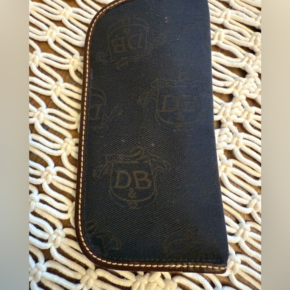 Dooney & Bourke Canvas Glass Case.  Excellent Condition.